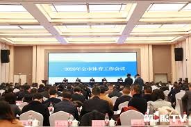 奥斯卡：场地条件限制 很难踢出我们的足球