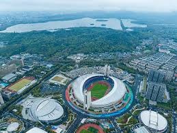 为什么棒球比赛中的跑垒员需要在三垒教练的指挥下决定是否冲刺