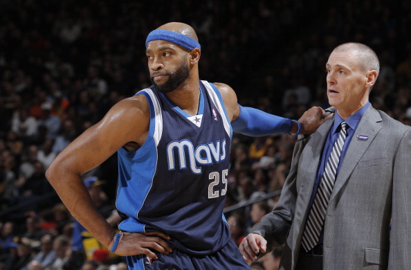 伦面前上演 伦面前上演