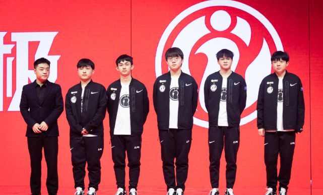 懂球帝海报 懂球帝海报