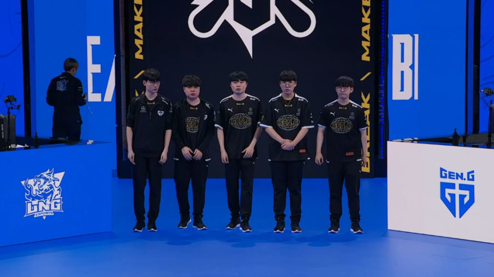 拉展开激烈 拉展开激烈