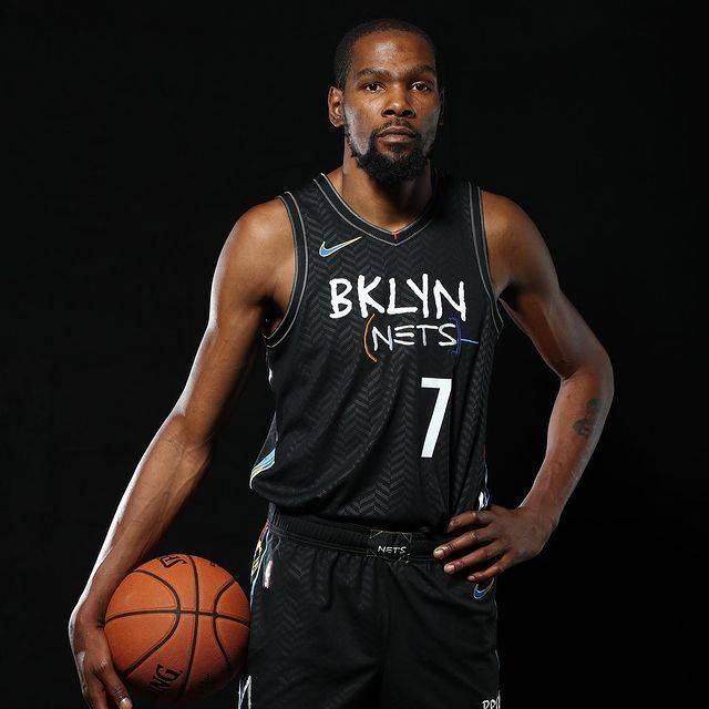 皆表现出其 皆表现出其